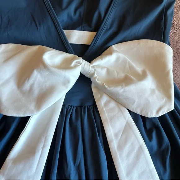 navy blue athletic dress with a large white removable bow size L - Picture 8 of 13
